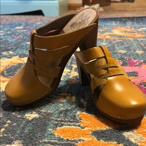 Stylish yellow Women's Clogs